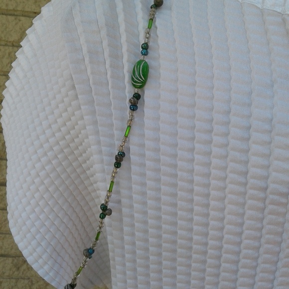 Green beaded necklace. - Picture 4 of 4